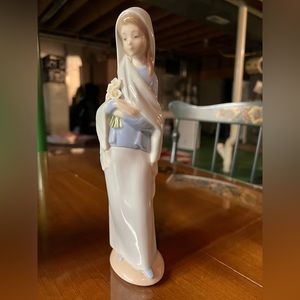 Lladro Virgin Mary porcelain figurine